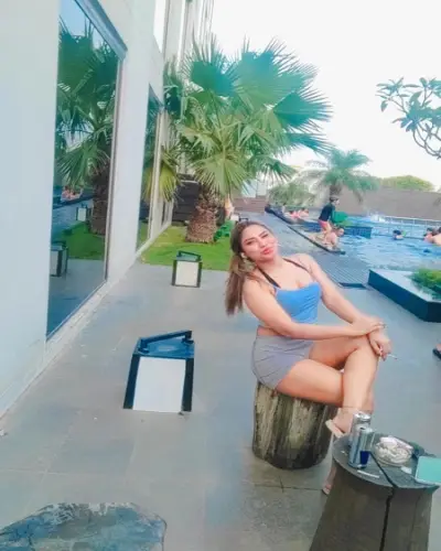 Escort Dhaniakhali